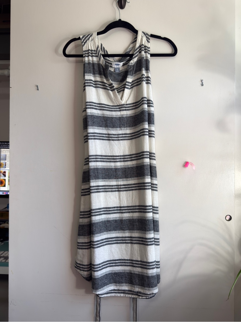 Old Navy Black & White Striped Sleeveless V-Neck Dress